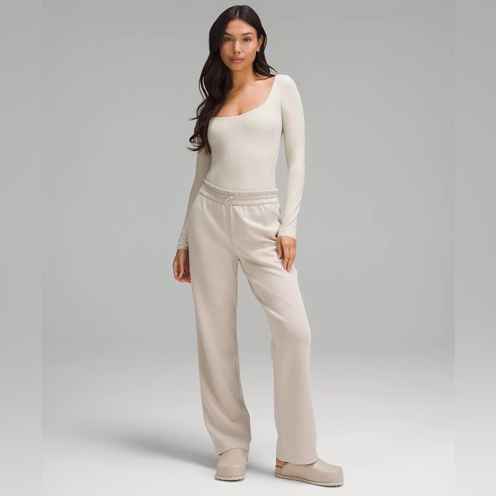 NWT Lululemon Wundermost Ultra-Soft Nulu Square-Neck Long-Sleeve Bodysuit - Med